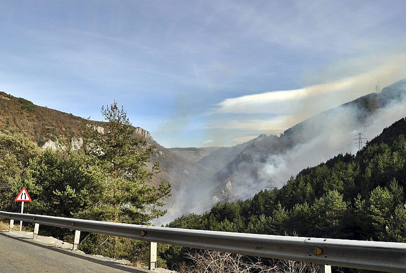 LOS BOMBEROS TRABAJAN EN 4 INCENDIOS EN EL PIRINEO DE LLEIDA