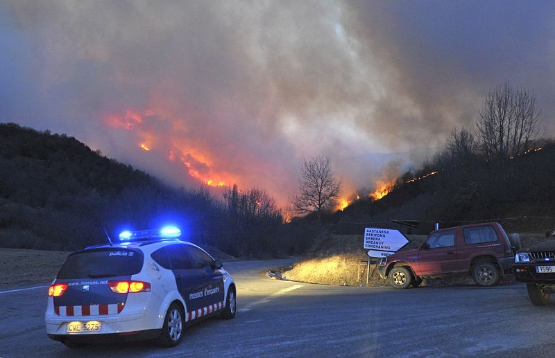 EVACUADOS CINCO NÚCLEOS DE HUESCA POR UN INCENDIO FORESTAL