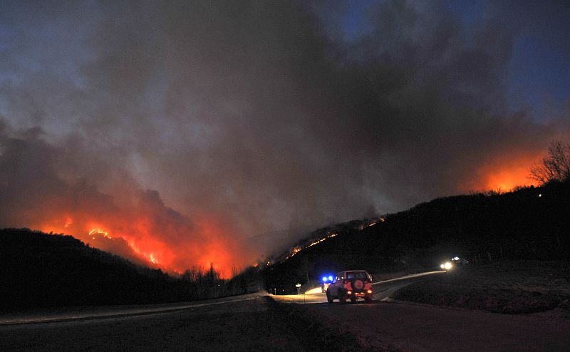 EVACUADOS CINCO NÚCLEOS DE HUESCA POR UN INCENDIO FORESTAL
