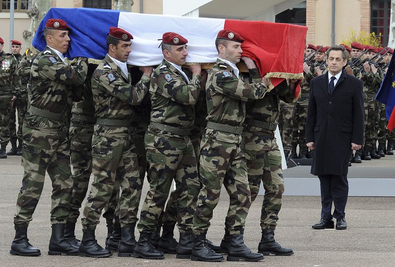 SARKOZY DICE QUE EL ASESINO QUERÍA PONER A TODA FRANCIA "DE RODILLAS"