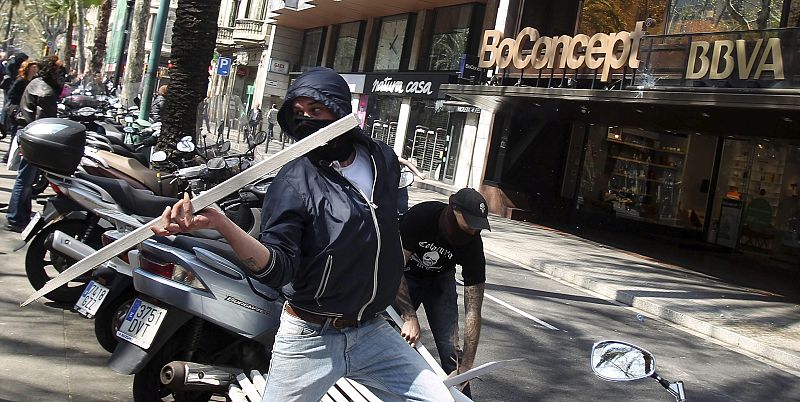 Disturbios en barcelona en la jornada de huelga general