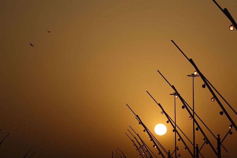 Atardecer en una avenida de Doha