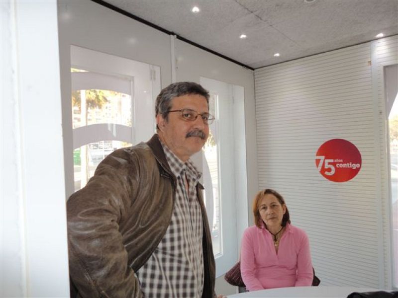 La exposición itinerante "RNE, contigo" con la que la radio pública celebra sus 75 años ha hecho escala en la ciudad de Almería.