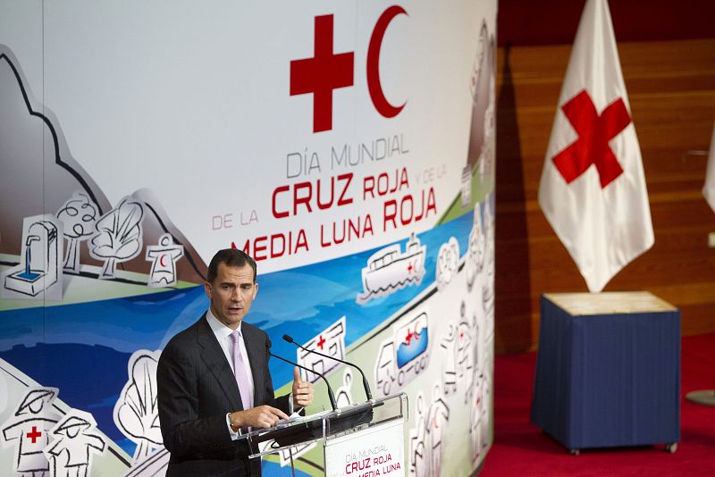 El director de RNE, Benigno Moreno, ha recogido este martes, Día Mundial de la Cruz Roja, la Medalla de Oro de la institución humanitaria de manos de los Príncipes de Asturias.