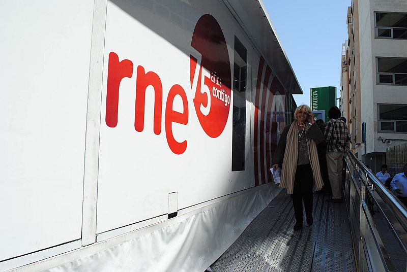 El recorrido por toda España de la exposición itinerante del 75º aniversario de RNE ha tocado a su fin en la ciudad de Cádiz, donde la muestra se ha instalado en la céntrica plaza de Asdrúbal.