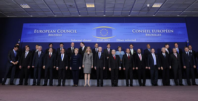 La cena informal para discutir una agenda de crecimiento reúne a los jefes de Estado y de Gobierno de los Veintisiete en Bruselas.
