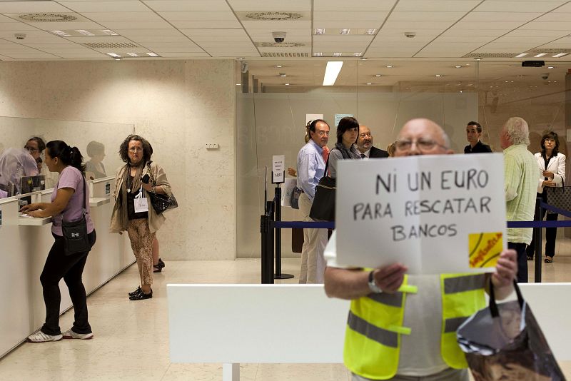 LOS 'YAYOFLAUTAS' OCUPAN UNA OFICINA DE BANKIA