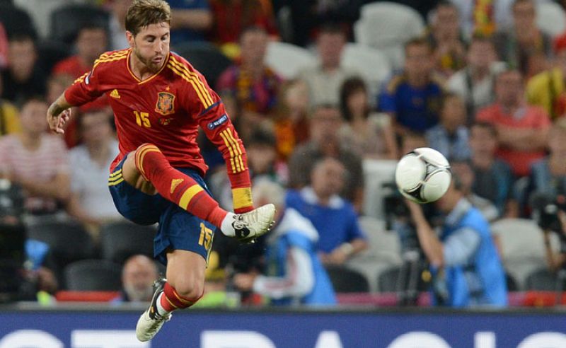 Ramos dispara un balón
