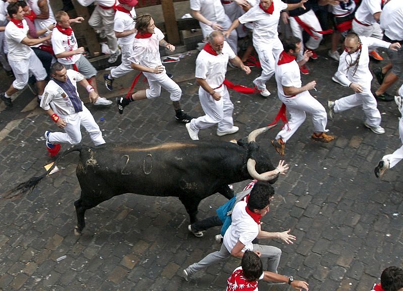 EMOCIÓN EN UN LIMPIO SEGUNDO ENCIERRO DE LAS FIESTAS DE SAN FERMÍN