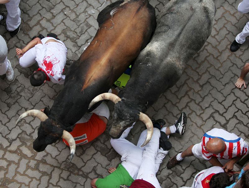 EMOCIÓN EN UN LIMPIO SEGUNDO ENCIERRO DE LAS FIESTAS DE SAN FERMÍN