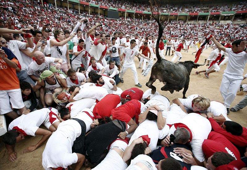 LOS TOROS DE EL PILAR CORREN EL ENCIERRO MÁS RÁPIDO DE LOS SANFERMINES