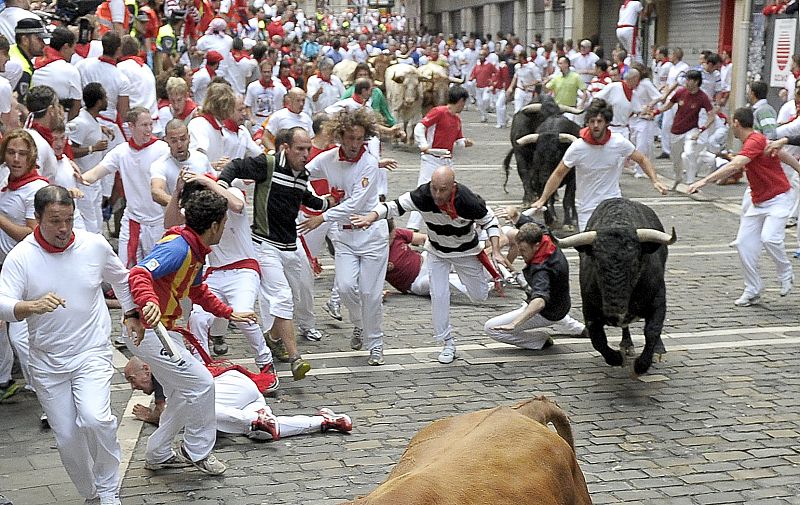 LOS TOROS DE EL PILAR CORREN EL ENCIERRO MÁS RÁPIDO DE LOS SANFERMINES