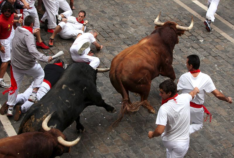 LOS TOROS DE EL PILAR CORREN EL ENCIERRO MÁS RÁPIDO DE LOS SANFERMINES