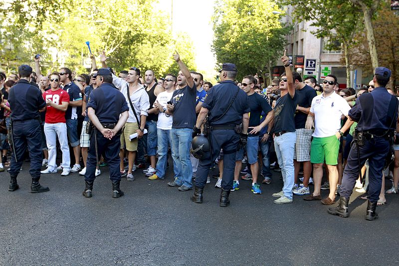 POLICÍAS NACIONALES Y BOMBEROS PIDEN LA DIMISIÓN DE RAJOY ANTE EL CONGRESO