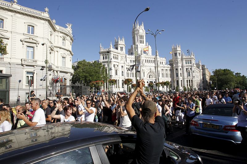 POLICÍAS NACIONALES Y BOMBEROS PIDEN LA DIMISIÓN DE RAJOY ANTE EL CONGRESO