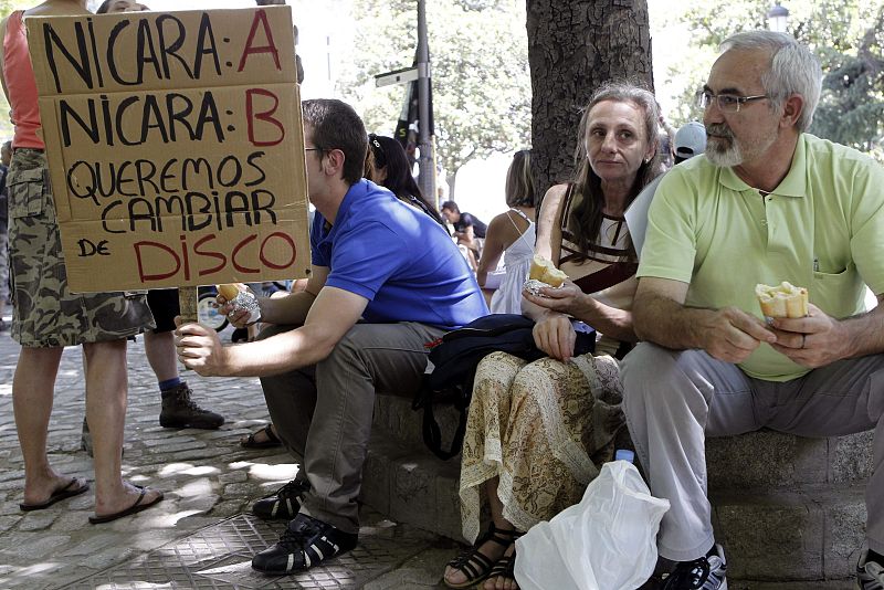 CONCENTRACIÓN CONVOCADA POR LA CNT POR LA DIGNIDAD DE LOS PARADOS