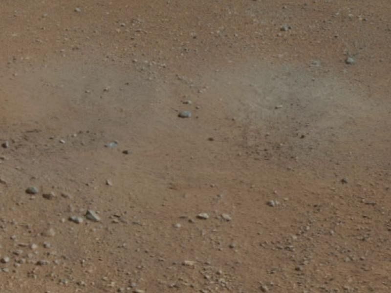 Porción de la primera imagen panorámica tomada por las cámaras del explorador.