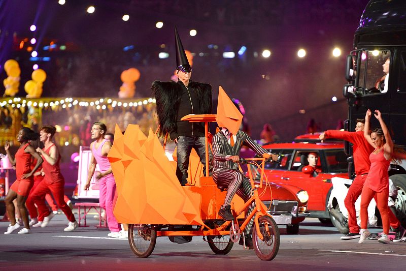 Los Pet Shop Boys interpretan 'Western girls'