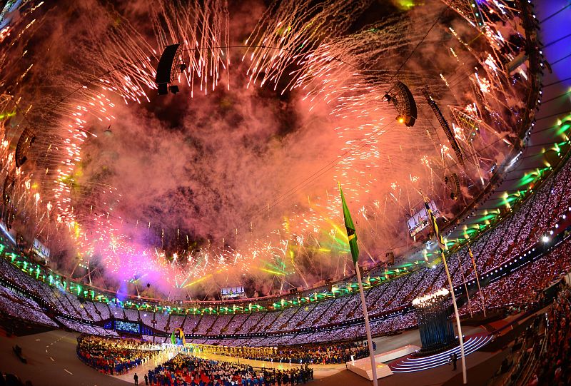 Fuegos artificiales sobre el estadio olímpico