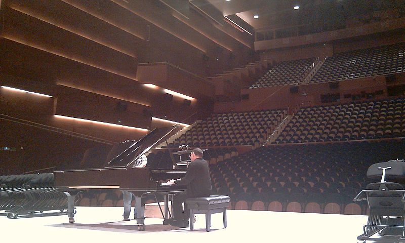 Escuchando a Michel Camilo durante un ensayo
