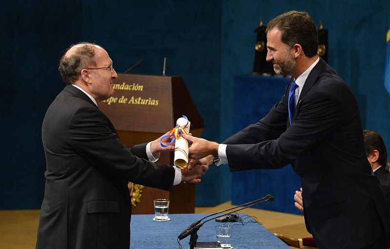 British biochemist Gregory Winter receives the 2012 Prince of Asturias Award for Technical and Scientific Research during a ceremony at Campoamor theatre in Oviedo