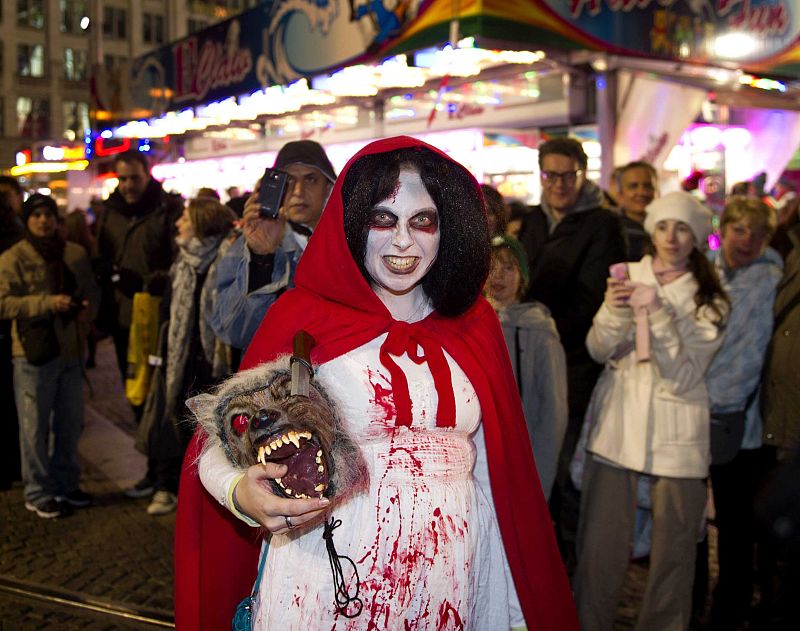 Desfile de Halloween en Ámsterdam: Caperucita sangrienta