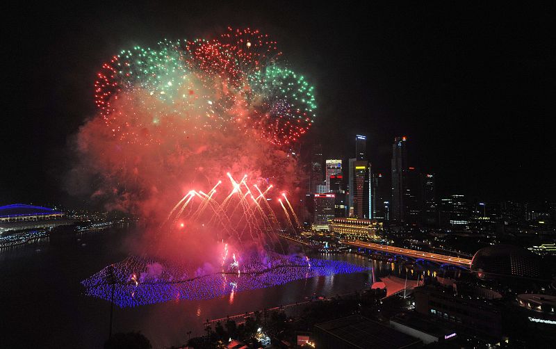 Vista panorámica de los rascacielos de Singapur en plena celebración por la llegada de 2013.