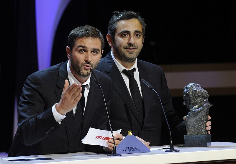 Los franceses Olivier Nakache y Eric Toledano reciben el Goya a la Mejor Película Europea por 'Intocable'