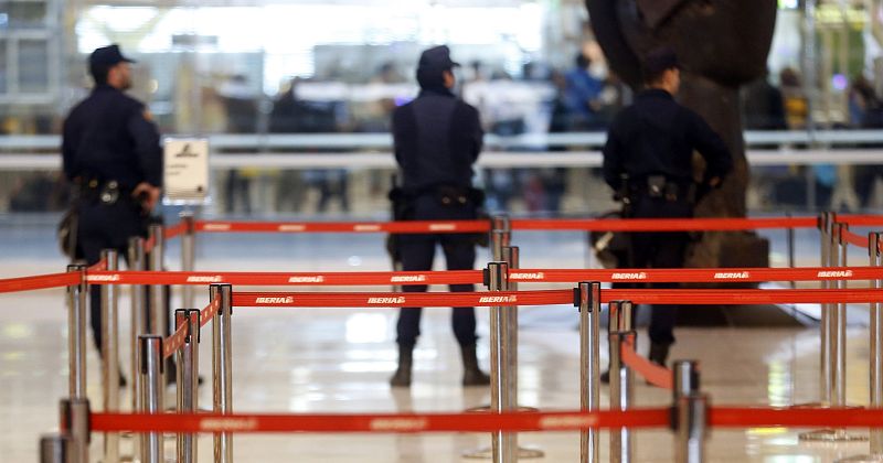 Un fuerte despliegue policial vigila el aeródromo de Barajas