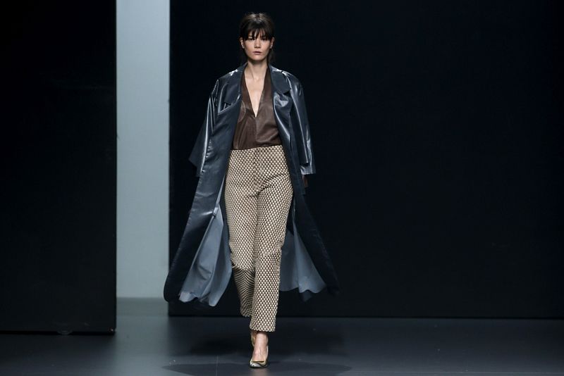 Uno de los abrigos, en este caso de cuero, de la colección de Martin LamotheSHION WEEK MADRID