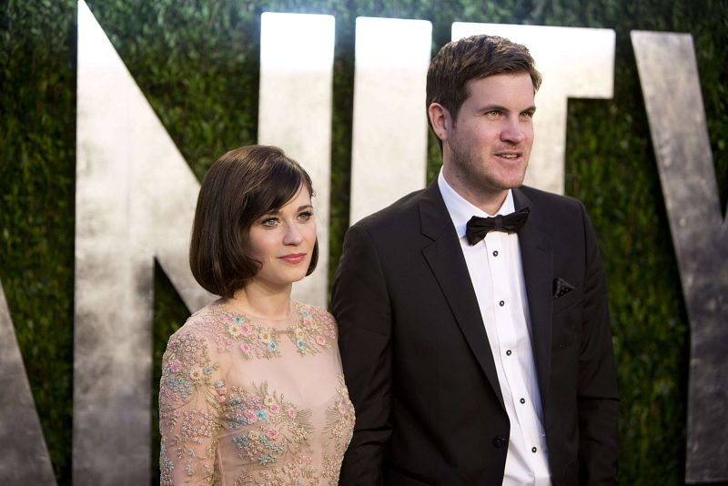 Zoe Deschanel y Jamie Linden, en una de las fiestas tras los Oscar.