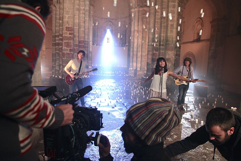 El videoclip de "Contigo hasta el final" se ha grabado en San Antolín de Bedón, un monasterio benedictino situado en Llanes (Asturias)