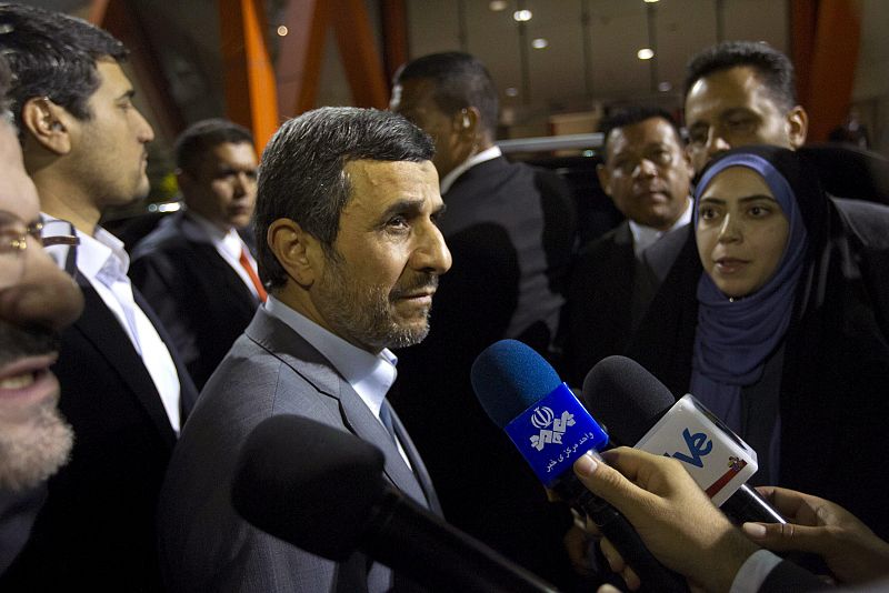 El presidente iraní, Mahmud Ahmadineyad, llega a Caracas para asistir al funeral de Chávez