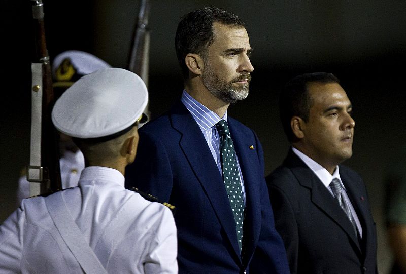 El príncipe de Asturias Felipe de Borbón a su llegada hoy al aeropuerto de Maiquetía, en Caracas, Venezuela