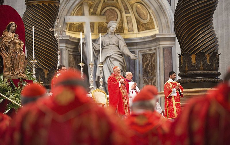 LOS CARDENALES CELEBRAN LA MISA VOTIVA "PRO ELIGENDO PONTIFICE", PREVIA AL COMIENZO DEL CÓNCLAVE