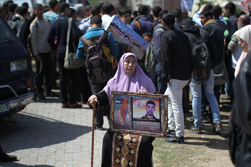 Familiares de presos palestinos se manifiestan contra la visita del presidente de Estados Unidos, Barack Obama, a Israel