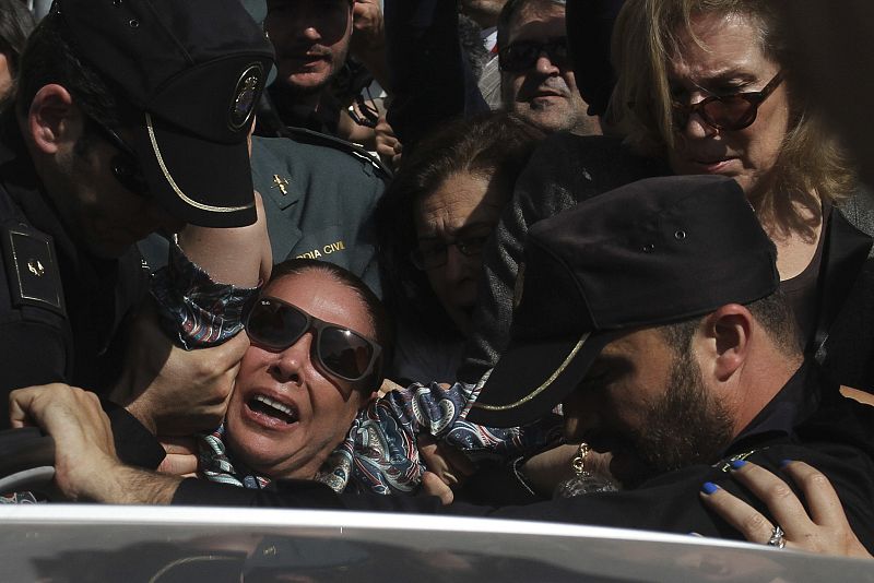 PANTOJA SUFRE ZARANDEOS, ABUCHEOS Y GRITOS DE "LADRONA"