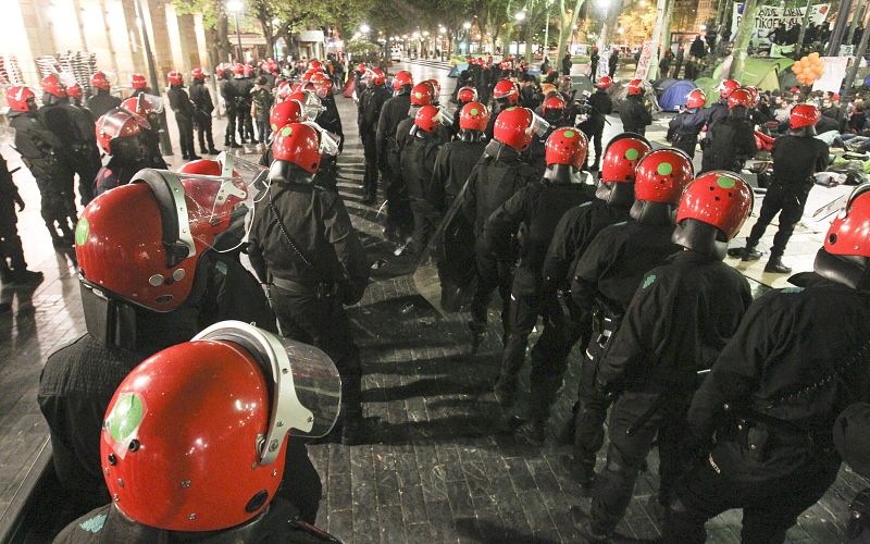 LA ERTZAINTZA ARRESTA A LOS CONDENADOS DE SEGI EN UNA TENSA Y LARGA OPERACIÓN