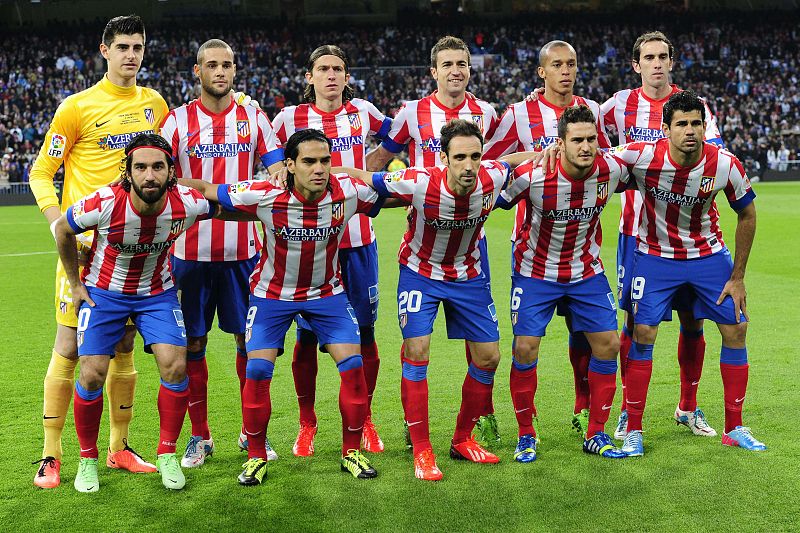 El once del Atlético de Madrid posa antes del partido contra el Real en la final de Copa