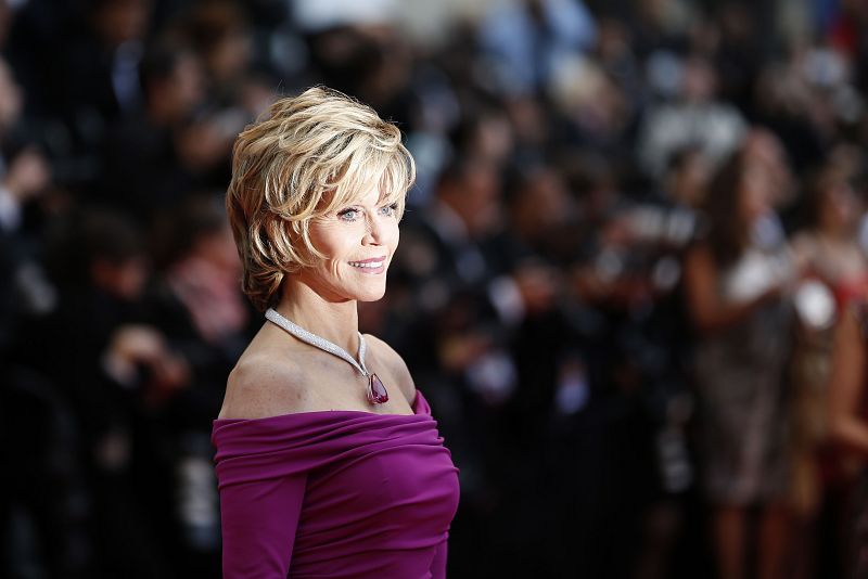 La actriz Jane Fonda posa en su llegada a la proyección de la película 'Inside Llewyn Davis', de los hermanos Coen, en el Festival de Cannes