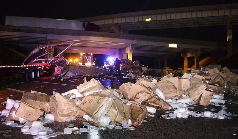 Los restos de un cambión que ha quedado destruido por el tornado que ha dejado decenas de muertos en Oklahoma, Estados Unidos