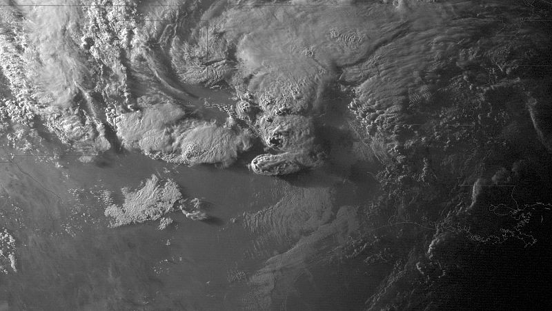 Imagen por satélite del tornado de Oklahoma captada por la Administración Oceánica y Atmosférica Nacional de Estados Unidos (NOAA)