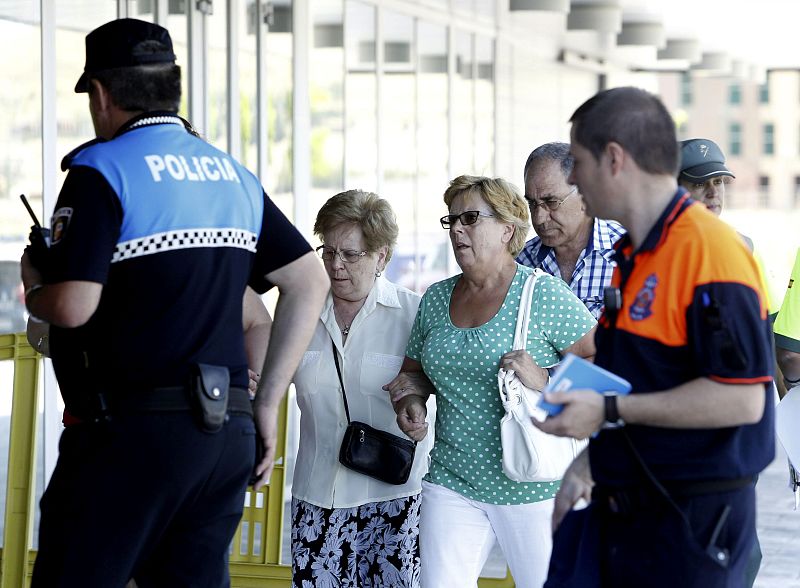 Los familiares de las víctimas del accidente de autobús ocurrido a unos seis kilómetros de Ávila
