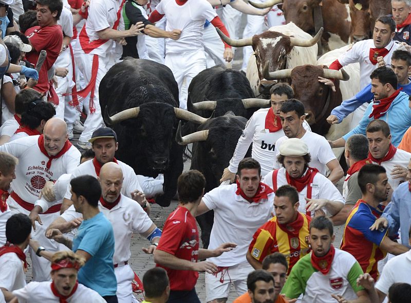La manada ha corrido agrupada, pero un toro, de nombre Carretilla, se ha escapado del grupo.