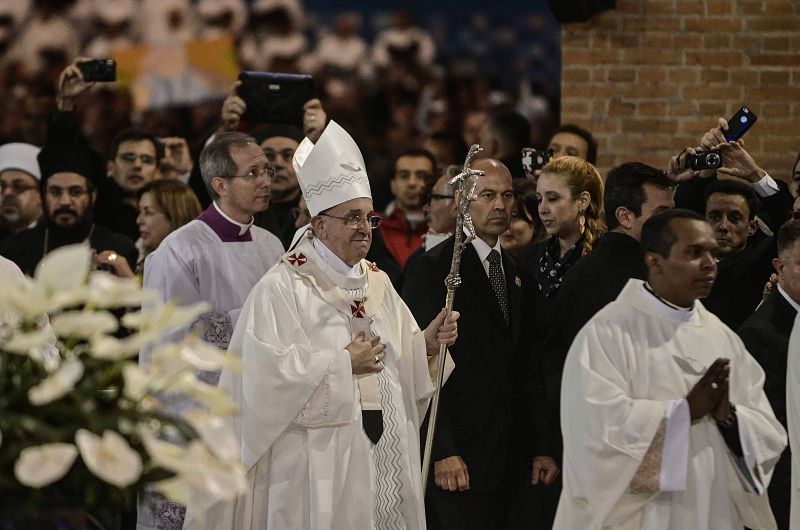 El papa Francisco momentos antes de oficiar la misa en el santuario de Aparecida, el más venerado del país y el segundo más grande del mundo.
