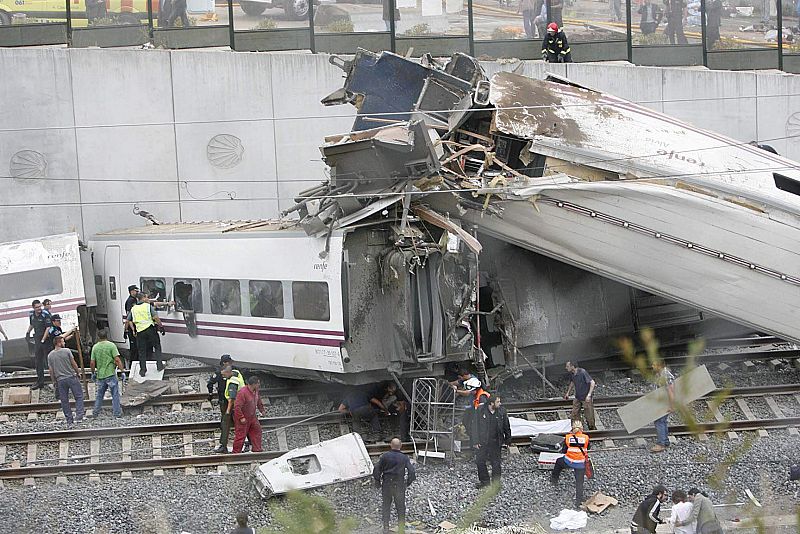 DESCARRILA CERCA DE SANTIAGO UN TREN ALVIA QUE CUBRÍA LA RUTA MADRID-FERROL