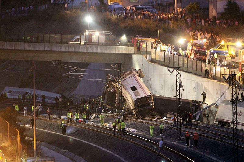 DESCARRILA CERCA DE SANTIAGO UN TREN ALVIA QUE CUBRÍA LA RUTA MADRID-FERROL
