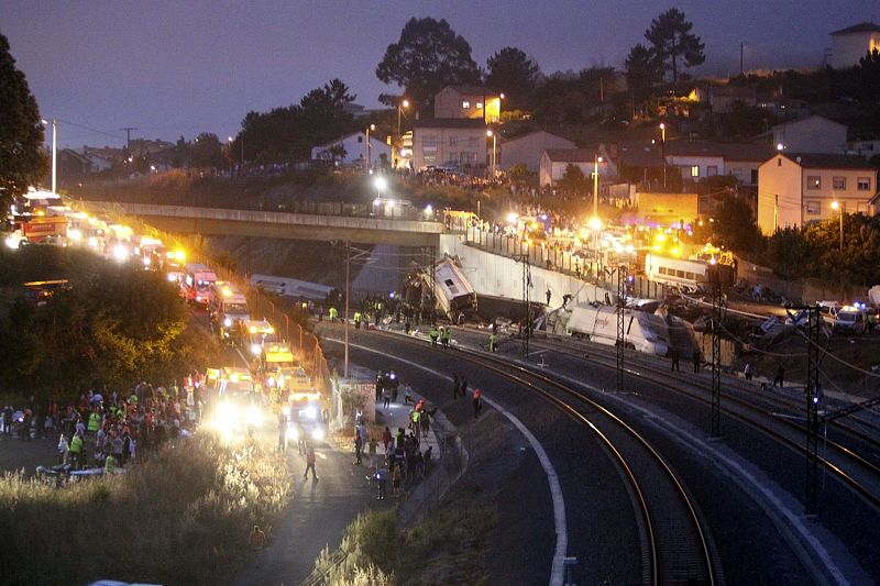 DESCARRILA CERCA DE SANTIAGO UN TREN ALVIA QUE CUBRÍA LA RUTA MADRID-FERROL
