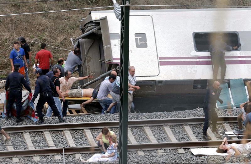 DESCARRILA CERCA DE SANTIAGO UN TREN ALVIA QUE CUBRÍA LA RUTA MADRID-FERROL