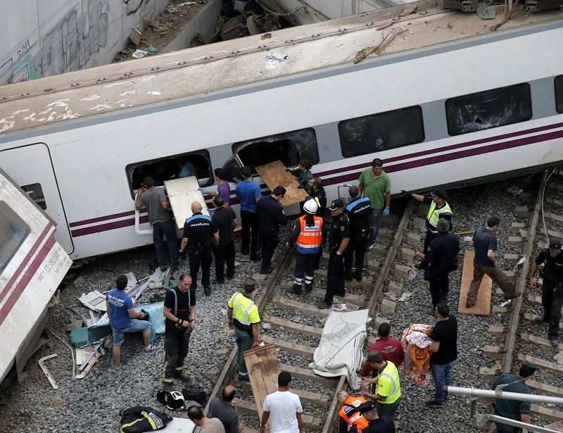 DESCARRILA CERCA DE SANTIAGO UN TREN ALVIA QUE CUBRÍA LA RUTA MADRID-FERROL